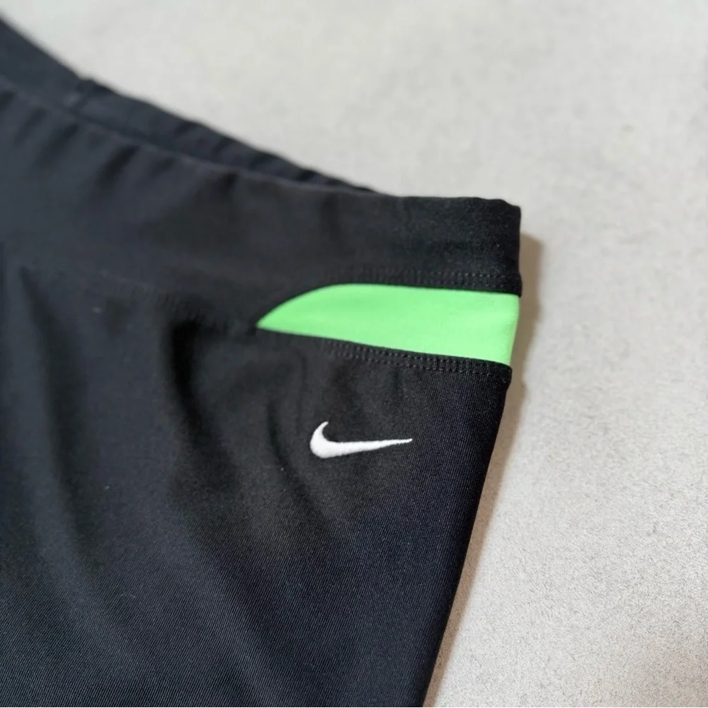 Nike Black and Green Activewear Athletic Run Shorts Women’s Size Small